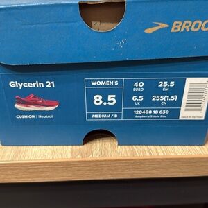 Brooks glycerin 21 med width sz 8.5 raspberry/estate blue